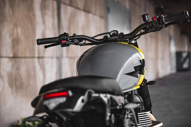 Triumph scrambler bản tùy chỉnh đến từ injustice customs