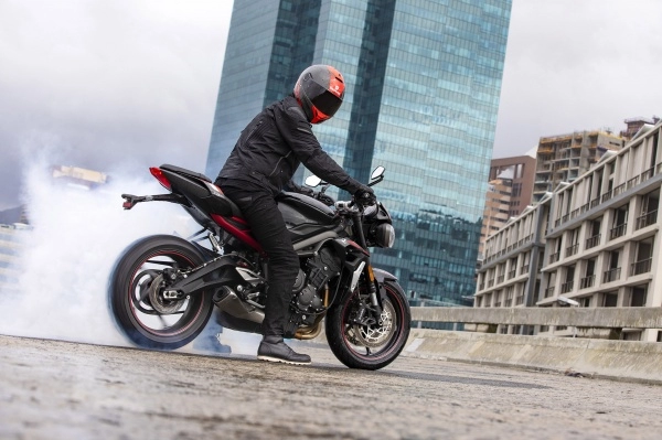 Triumph street triple r không rẻ nhất nhưng tốt nhất