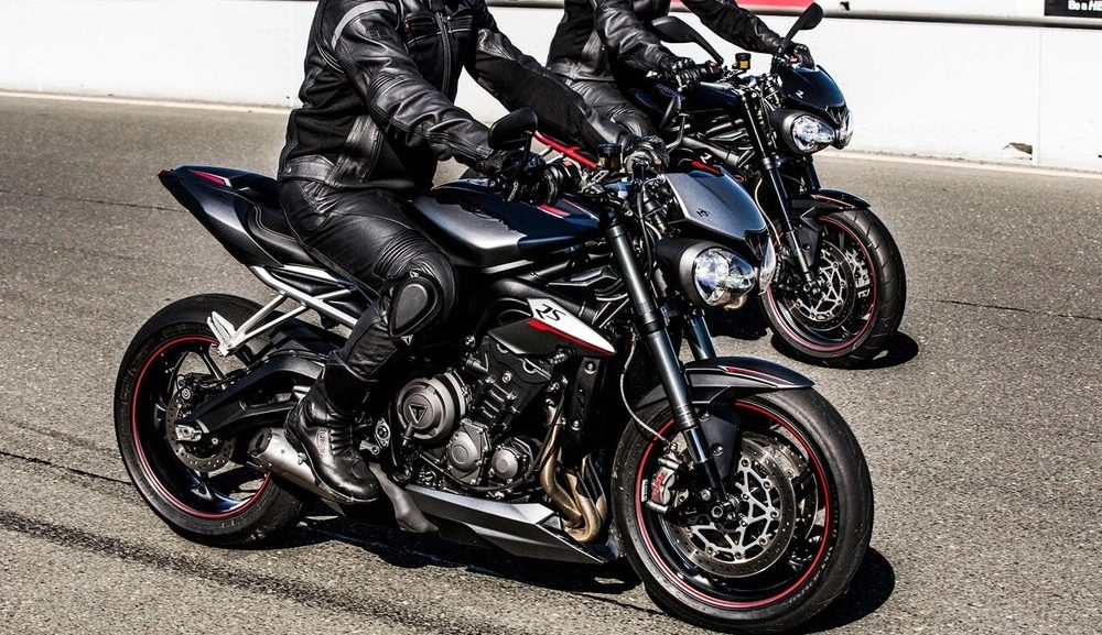 Triumph street triple rs sẽ xuất hiện trong bộ phim mới của dc raptor squad clown girl liberation