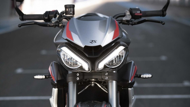 Triumph street triple rs sẽ xuất hiện trong bộ phim mới của dc raptor squad clown girl liberation