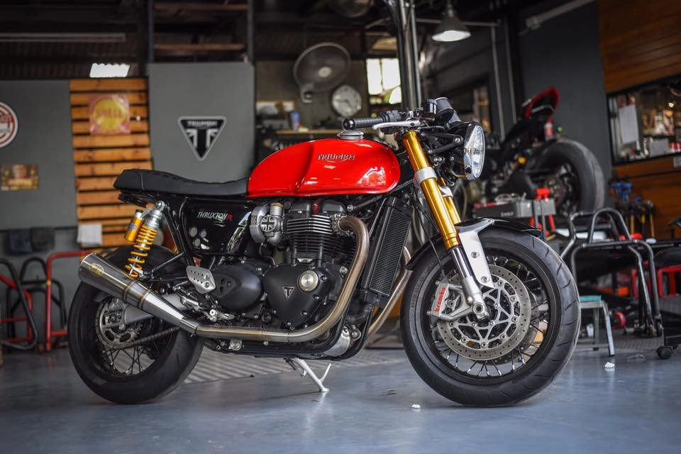 Triumph thruxton r hoàn hảo sau loạt nâng cấp tại garage m