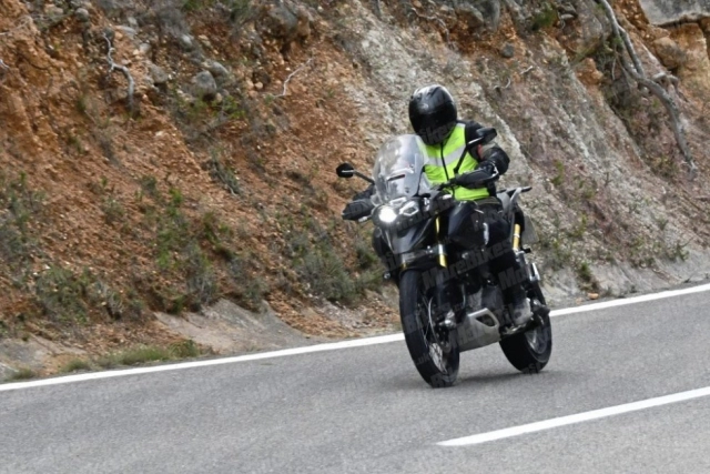 Triumph tiger 1200 thế hệ mới xuất hiện trên đường thử