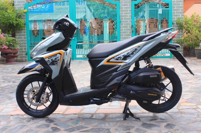 Vario 125 độ nhẹ nhàng với dàn đồ chơi nổi bật của chàng học sinh biên hòa