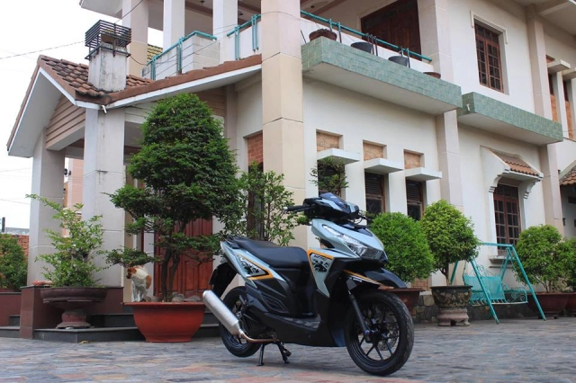 Vario 125 độ nhẹ nhàng với dàn đồ chơi nổi bật của chàng học sinh biên hòa