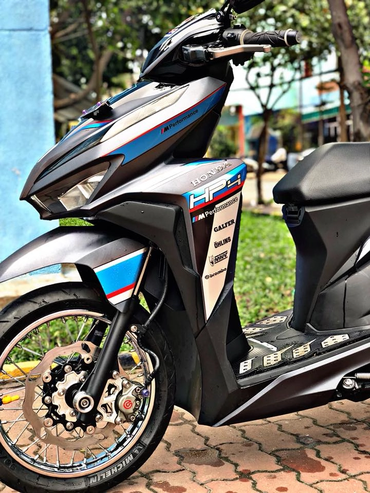 Vario 150 2018 độ giảm xóc anh quốc cùng hơi thở mivv lạnh lùng khoe dáng giữa phố