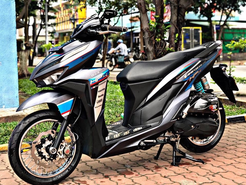 Vario 150 2018 độ giảm xóc anh quốc cùng hơi thở mivv lạnh lùng khoe dáng giữa phố