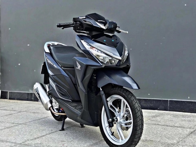 Vario 150 đầu tiên độ dàn chân của người em đời mới