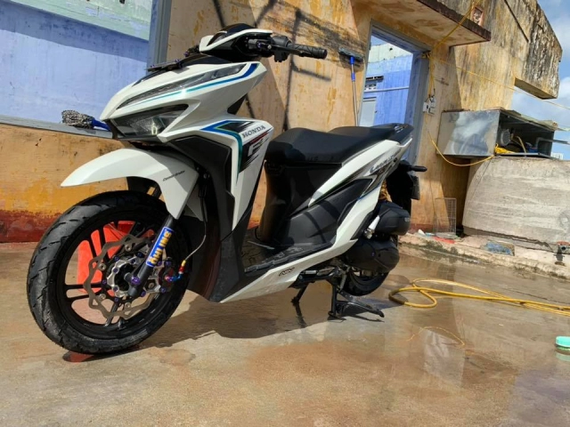 Vario 150 độ ấn tượng với dàn ghi đông brembo đến từ phố biển nha trang