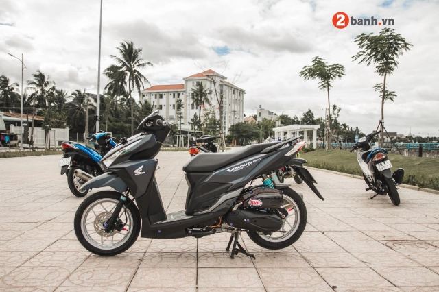 Vario 150 đô cua công tư sông trong vung quê ngheo giap biên giơi campuchia