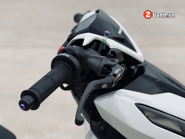 Vario 150 độ dàn chân gợi cảm như ngọc trinh của biker trà vinh