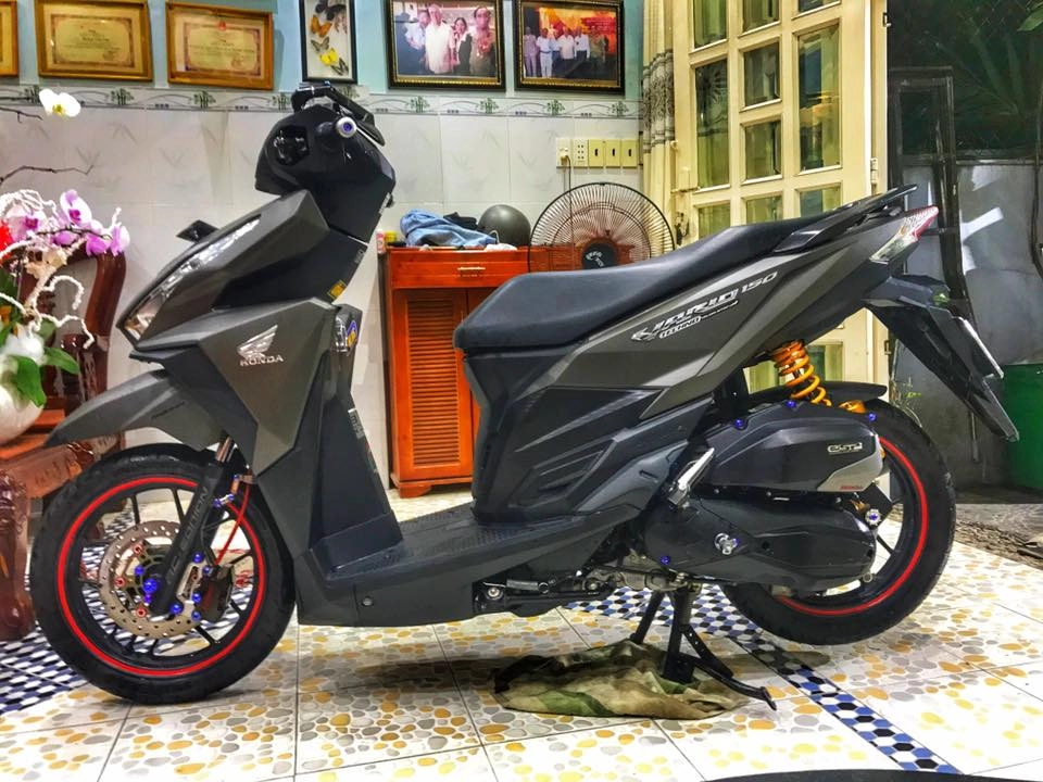 Vario 150 độ dàn chân hàng hiệu siêu đắt tiền