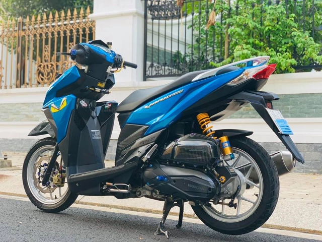 Vario 150 độ được dọn full đồ chơi khoe dáng trên con phố chiều