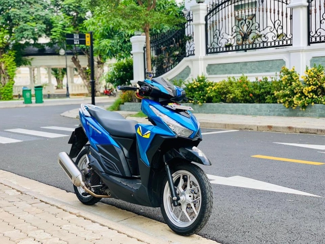 Vario 150 độ được dọn full đồ chơi khoe dáng trên con phố chiều