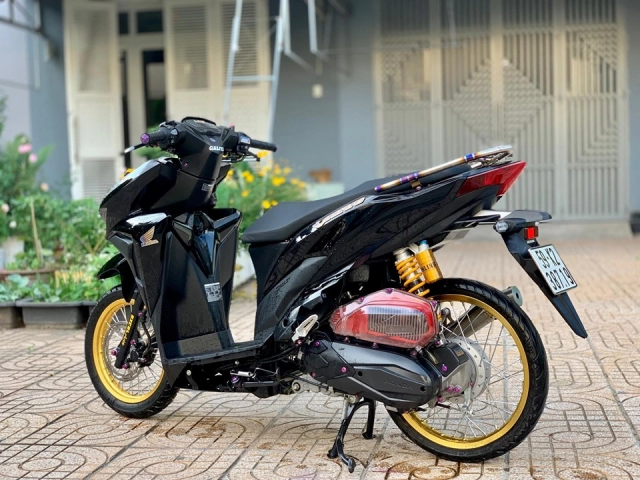 Vario 150 độ gây sốc người xem với loạt phụ tùng titanium