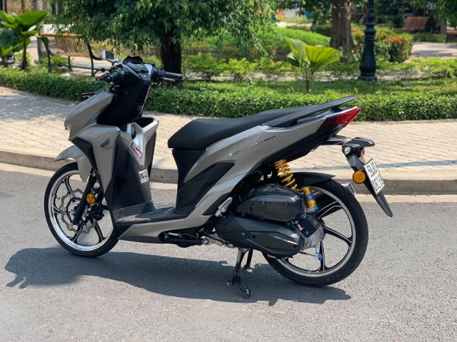 Vario 150 độ hài hòa với dàn chân racingboy lạ lẫm