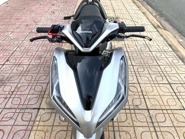 Vario 150 độ hết bài với dàn đồ chơi đầy giá trị của chàng biker việt