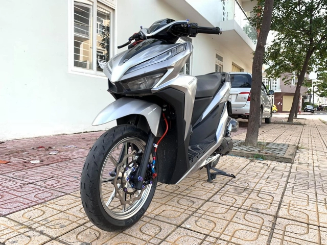 Vario 150 độ hết bài với dàn đồ chơi đầy giá trị của chàng biker việt