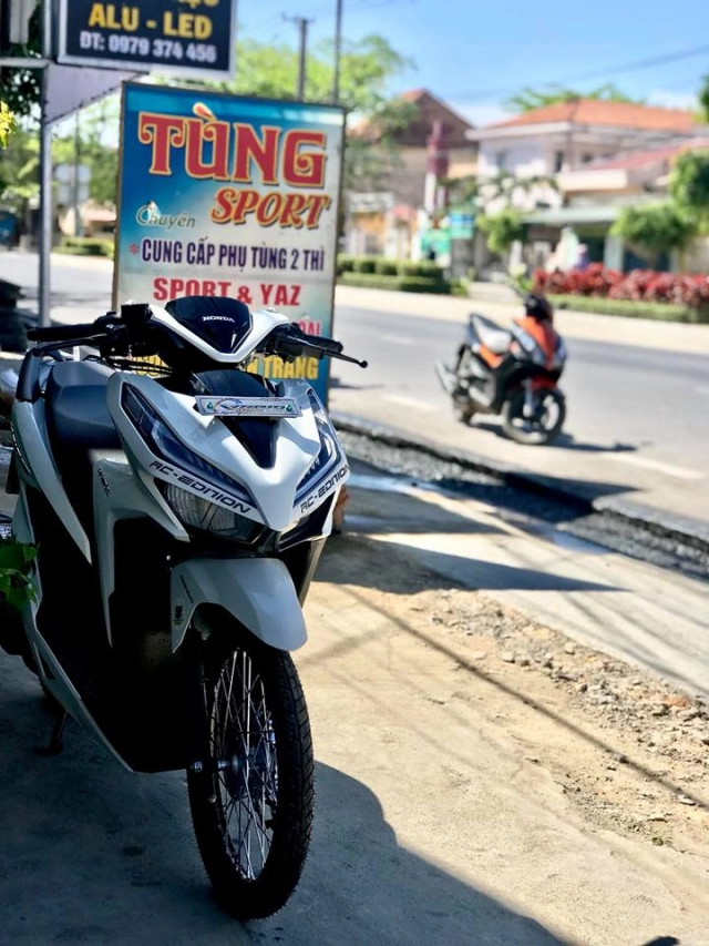 Vario 150 độ lung linh với dàn chân lưỡi lam gọn gàng