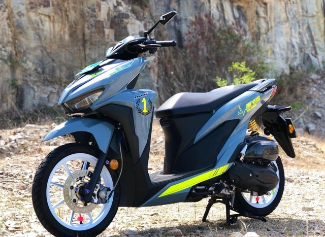 Vario 150 độ pxl đi kèm gam màu mới đọ dáng bên bóng hồng 9x