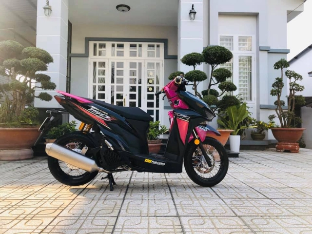 Vario 150 dọn kiểng đẹp tung trời với gam màu hồng - đen hiếm gặp