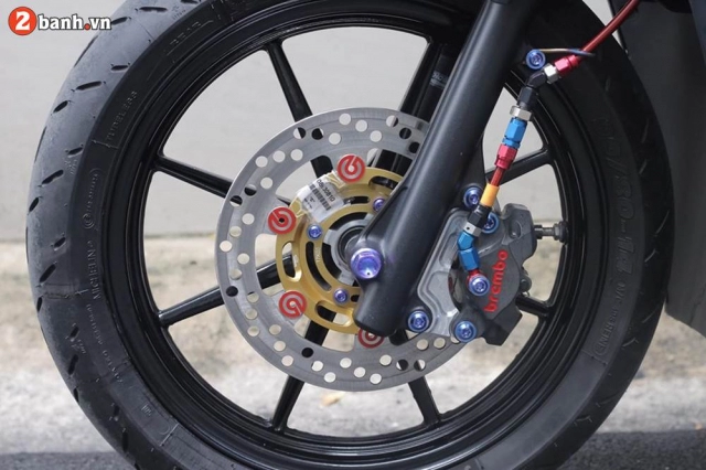 Vario 150 full đen xám sở hữu dàn ghi đông brembo đầy chất chơi