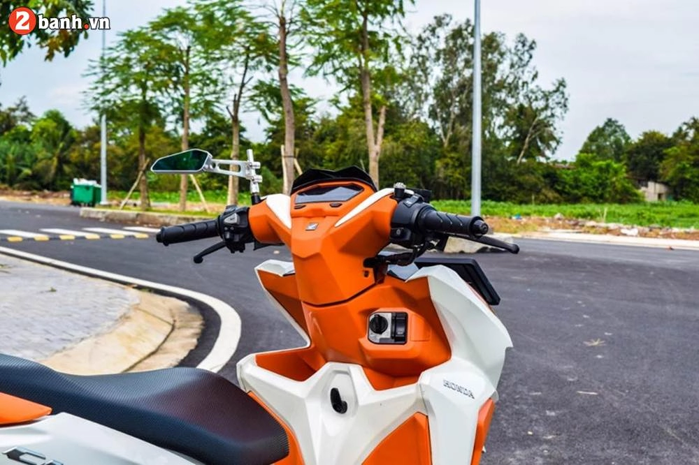 Vario 150 hóa thân thành click 2019 trắng cam đầy nổi bật