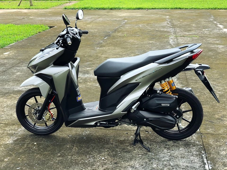 Vario 150 tạo điểm nhấn nhẹ nhàng bằng dàn chân hoàng kim