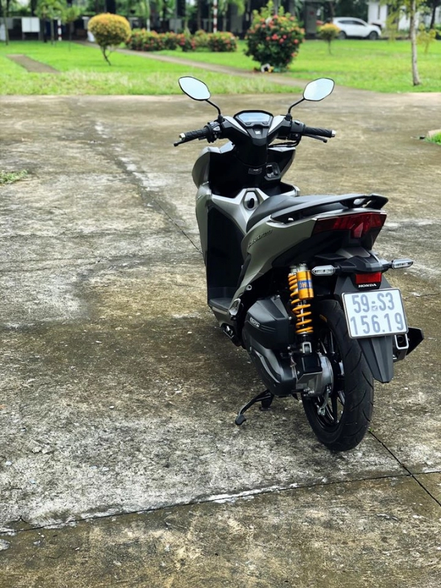 Vario 150 tạo điểm nhấn nhẹ nhàng bằng dàn chân hoàng kim