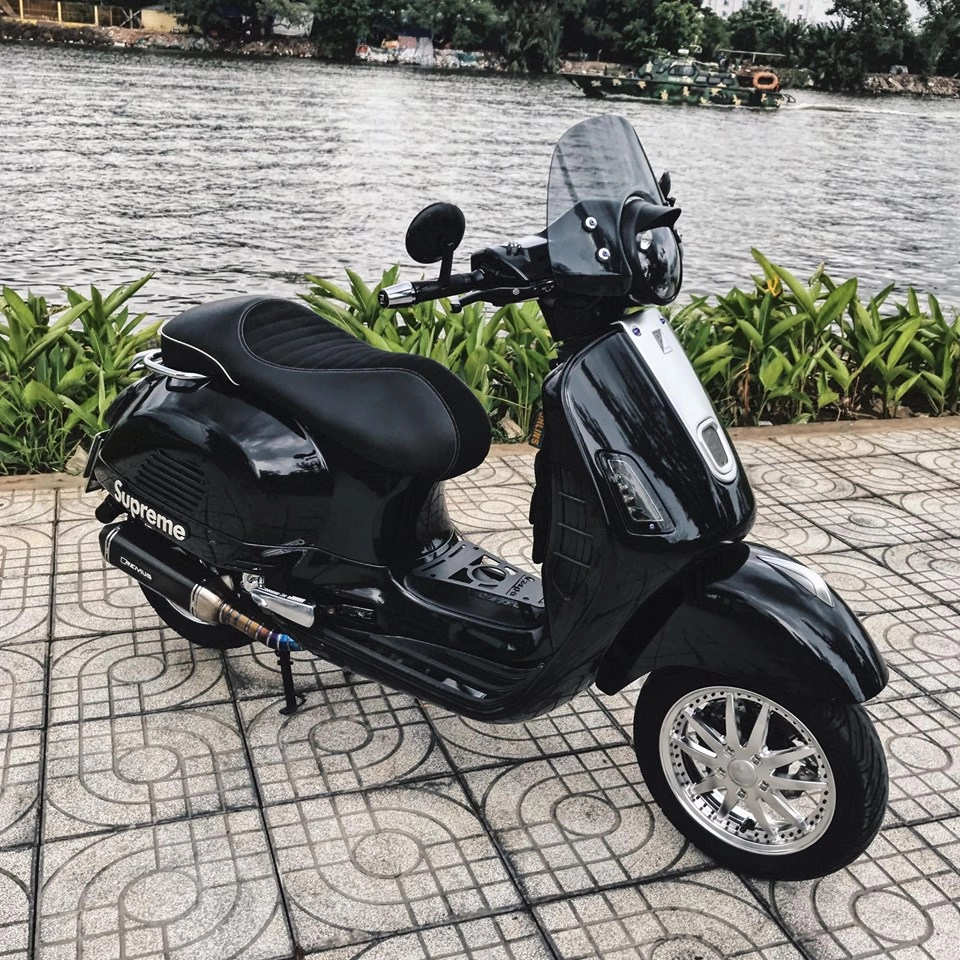 Vespa gts300 lột xác hoàn toàn với loạt phụ tùng đồ chơi đỉnh khỏi chỉnh