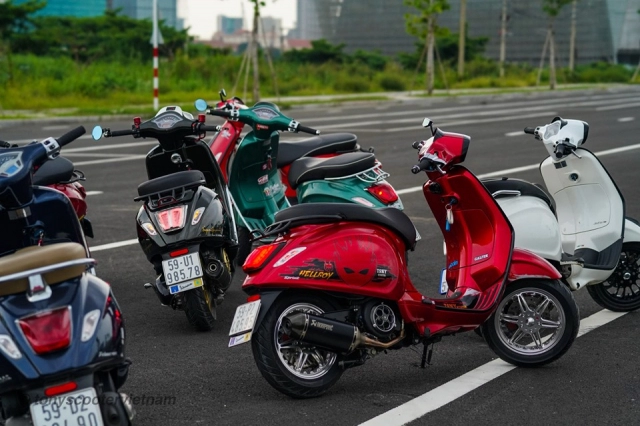 Vespa sprint đậm chất dân chơi với dàn chân ohlins đầy lung linh