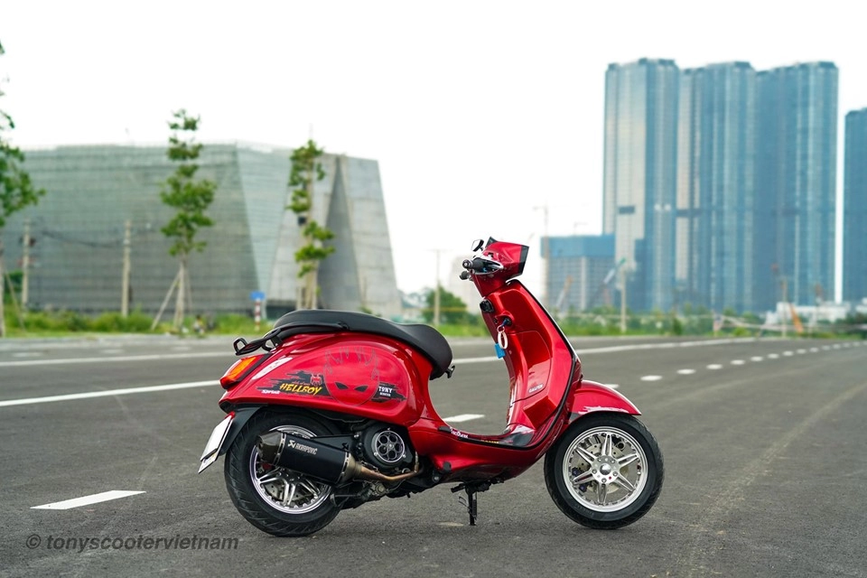 Vespa sprint đậm chất dân chơi với dàn chân ohlins đầy lung linh