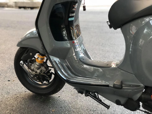 Vespa sprint độ căng như dây đàn với dàn chân ohlins trước sau