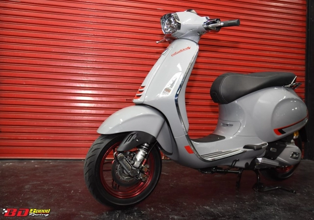 Vespa sprint độ nhẹ nhàng với dàn chân ohlins đắt giá