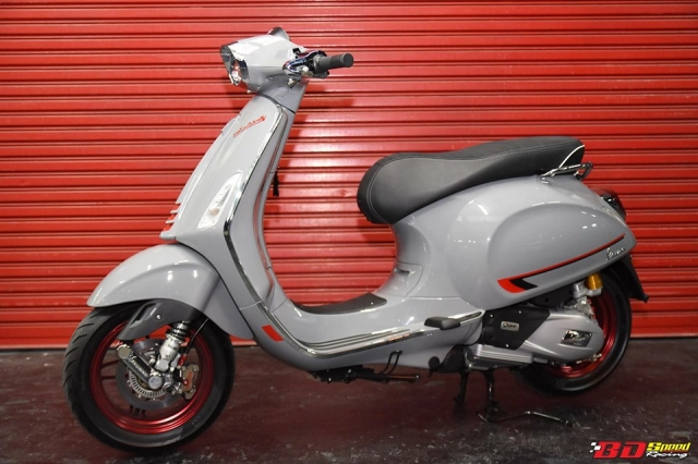 Vespa sprint độ nhẹ nhàng với dàn chân ohlins đắt giá