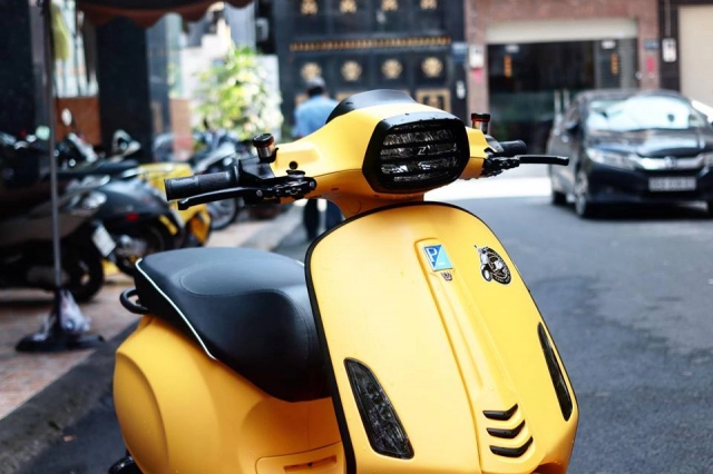 Vespa sprint độ phong cách bumblebee vô cùng nổi bật