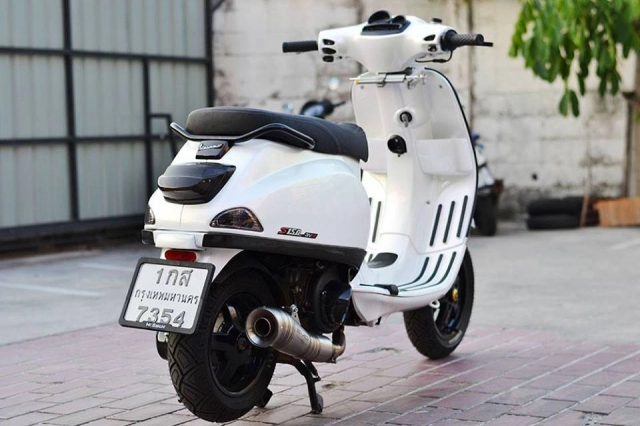 Vespa sprint độ siêu ấn tượng với dàn đồ chơi hiệu năng cao