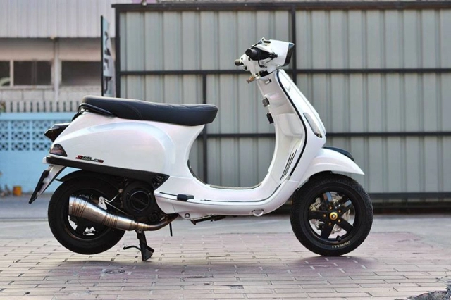 Vespa sprint độ siêu ấn tượng với dàn đồ chơi hiệu năng cao