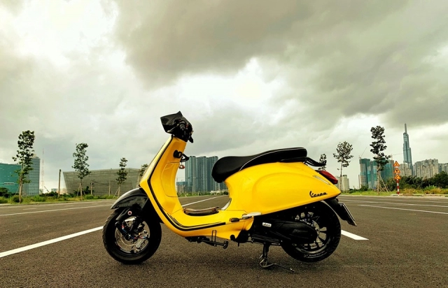 Vespa sprint yellow - black siêu phẩm từ lò của tay chơi xe ga có tiếng ở sài gòn