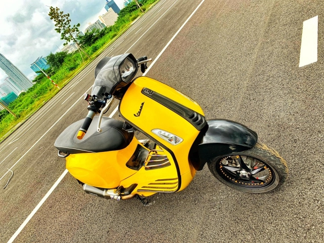 Vespa sprint yellow - black siêu phẩm từ lò của tay chơi xe ga có tiếng ở sài gòn