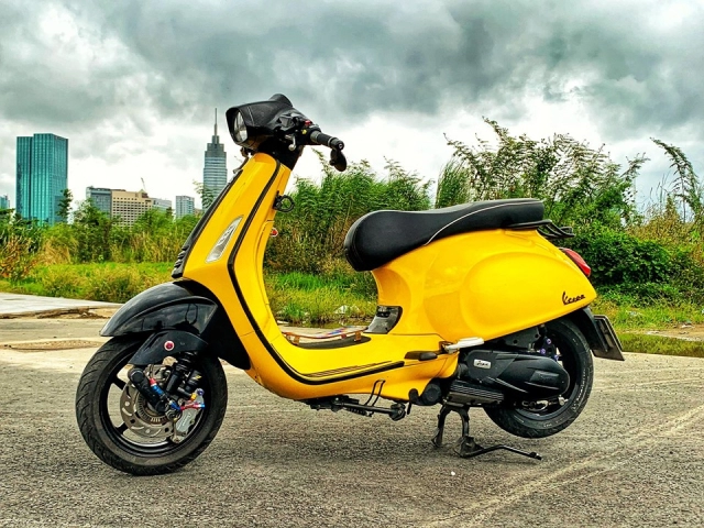 Vespa sprint yellow - black siêu phẩm từ lò của tay chơi xe ga có tiếng ở sài gòn