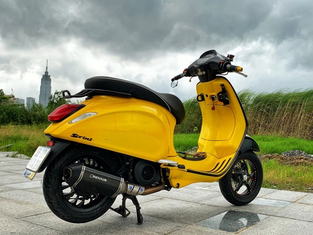 Vespa sprint yellow - black siêu phẩm từ lò của tay chơi xe ga có tiếng ở sài gòn