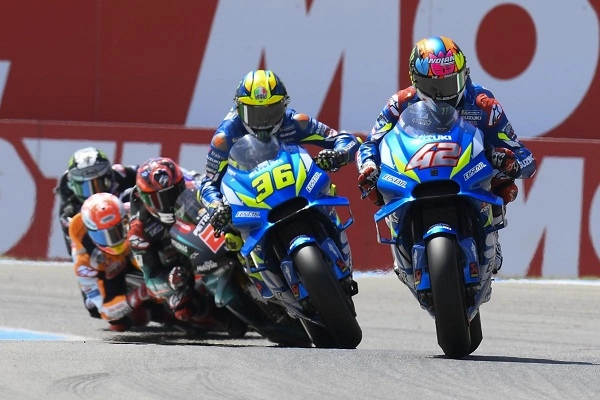 Vinales đánh bại marquez quartararo dành chiến thằng đầu tiên tại moto gp 2019