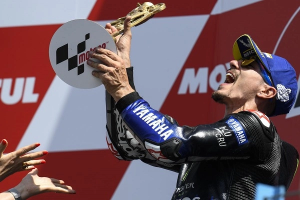 Vinales đánh bại marquez quartararo dành chiến thằng đầu tiên tại moto gp 2019