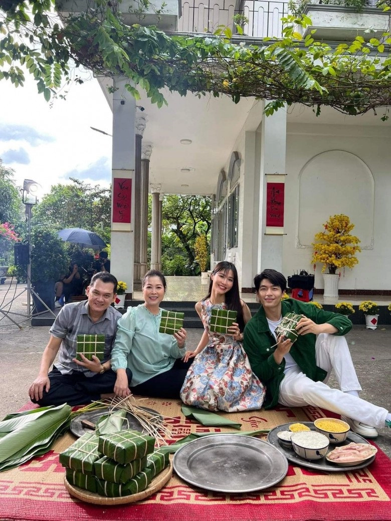 Vợ đại gia của bình minh cùng hoa hậu nhà trăm tỷ tự gói bánh chưng nàng dâu hào môn làm bánh bé tí