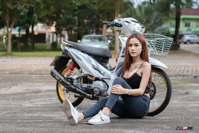 Wave 110 độ mờ mắt người xem khi đọ sáng cùng bóng hồng sexy thailand