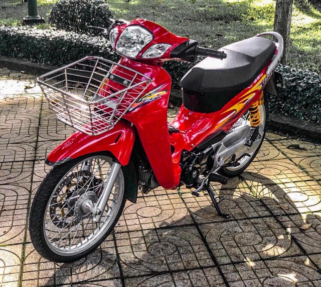 Wave 125 độ full đồ chơi khoe dáng bên con đường nhỏ