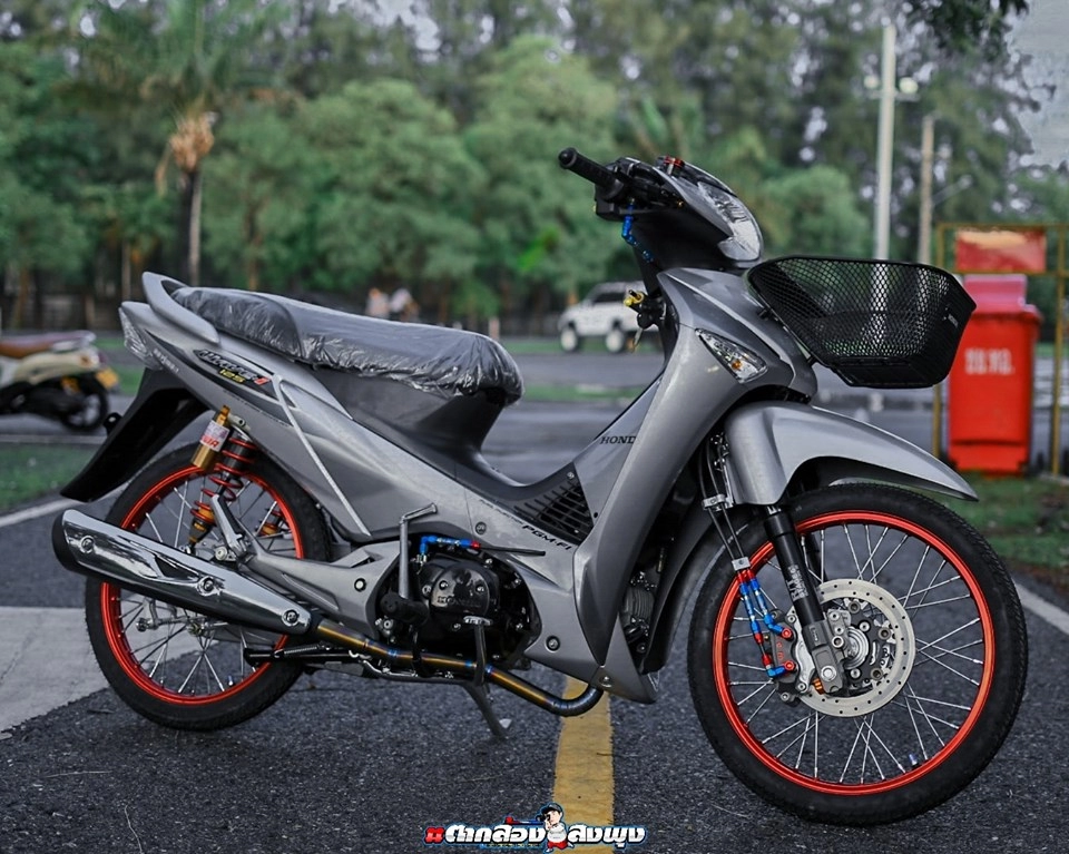 Wave 125 độ gây mê người xem bằng loạt đồ chơi cực chất trên đất thái