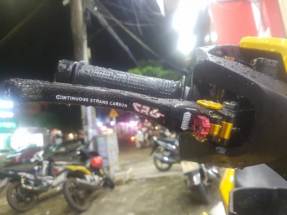 Winner 150 độ kiểng với sắc vàng nổi bật của biker phố núi