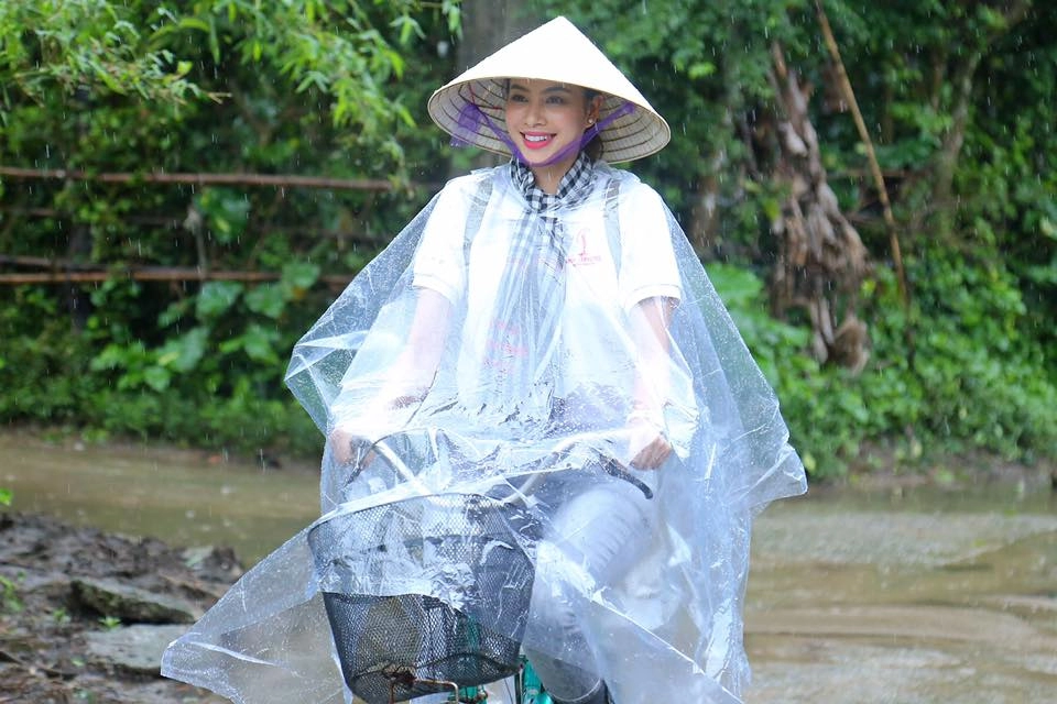 Xinh như phạm hương thì đội nón lá cũng lung linh