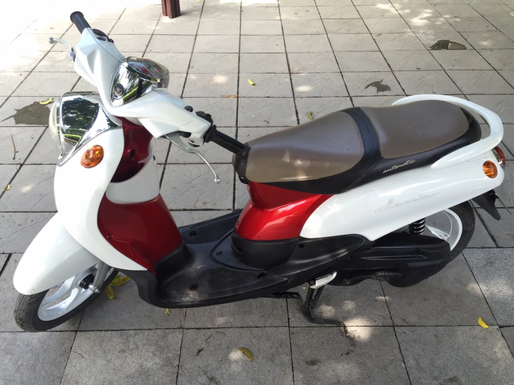 Yamaha classico thời trang màu trắng đỏ cuối 2010